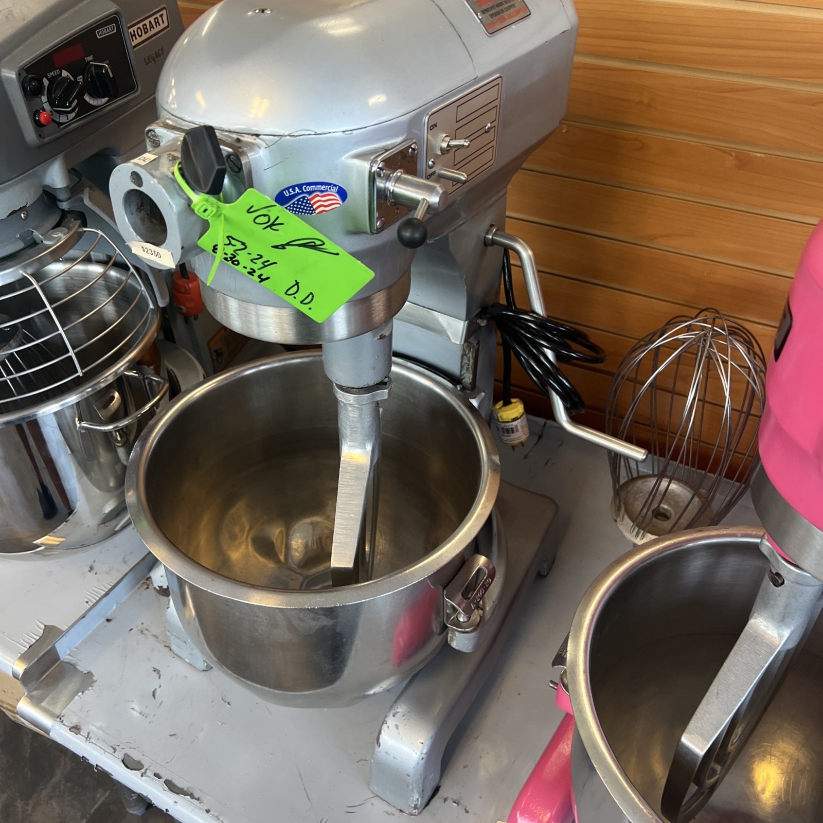 HOBART A 200 20 QT Mixer Includes Bowl & Pattle Hook & Whip 115V NICE SHAPE!