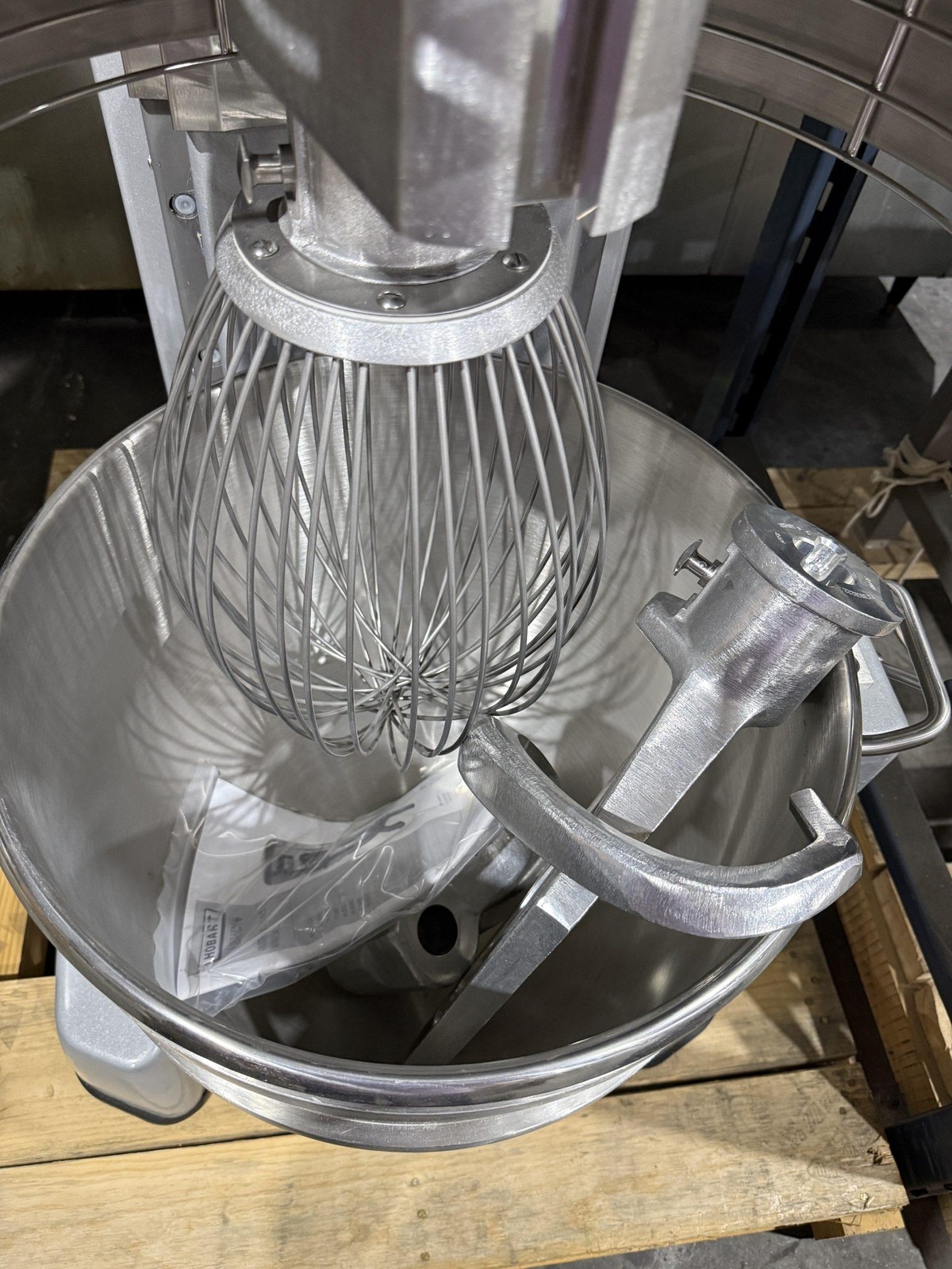 2025 HOBART HL600 60QT BAKERY DOUGH MIXER W/ BOWL, BOWL GUARD and ALL ATTACHMENT