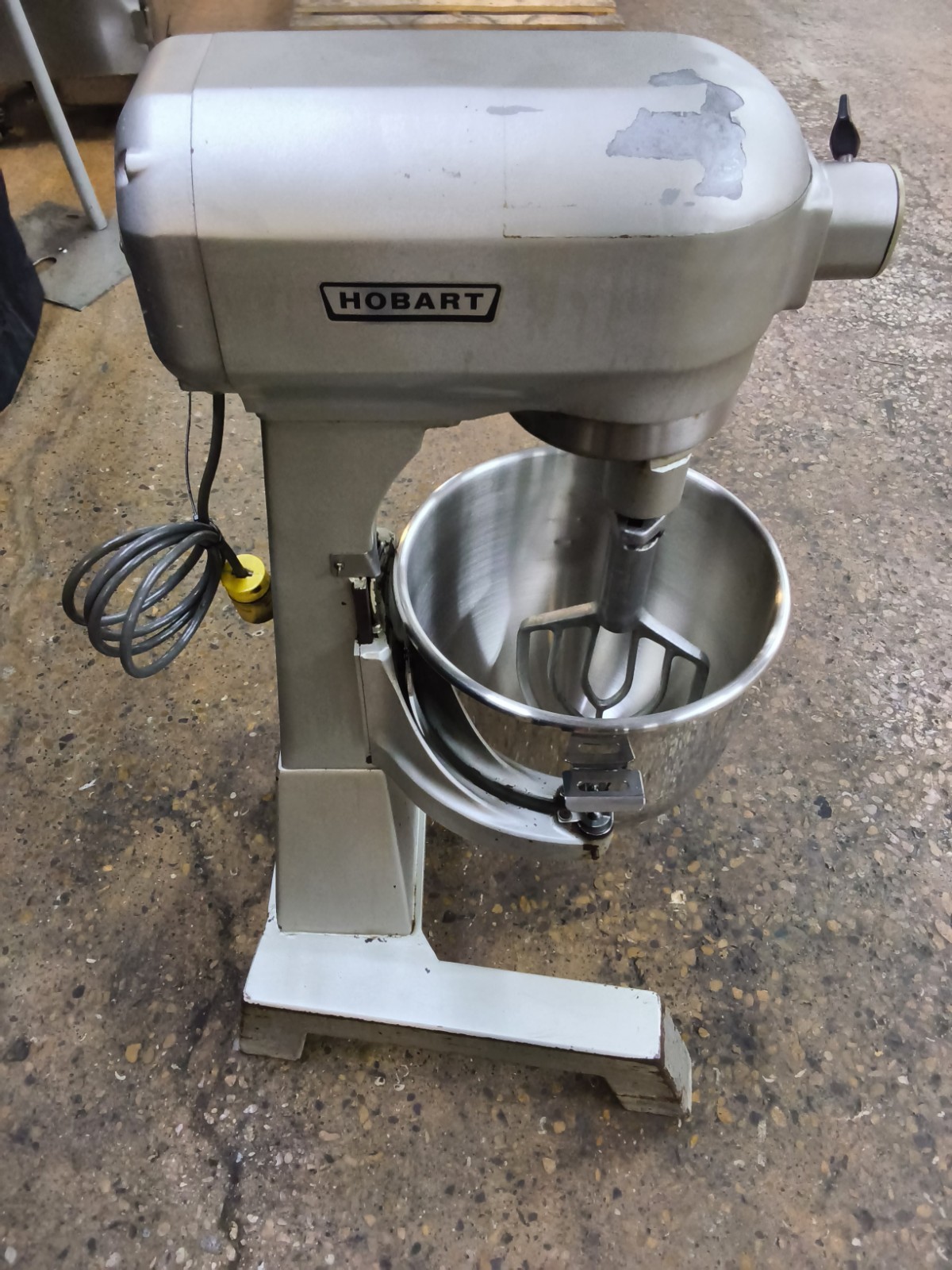 Hobart A200 20 Qt Dough Mixer Floor Model With Bowl One Attachment