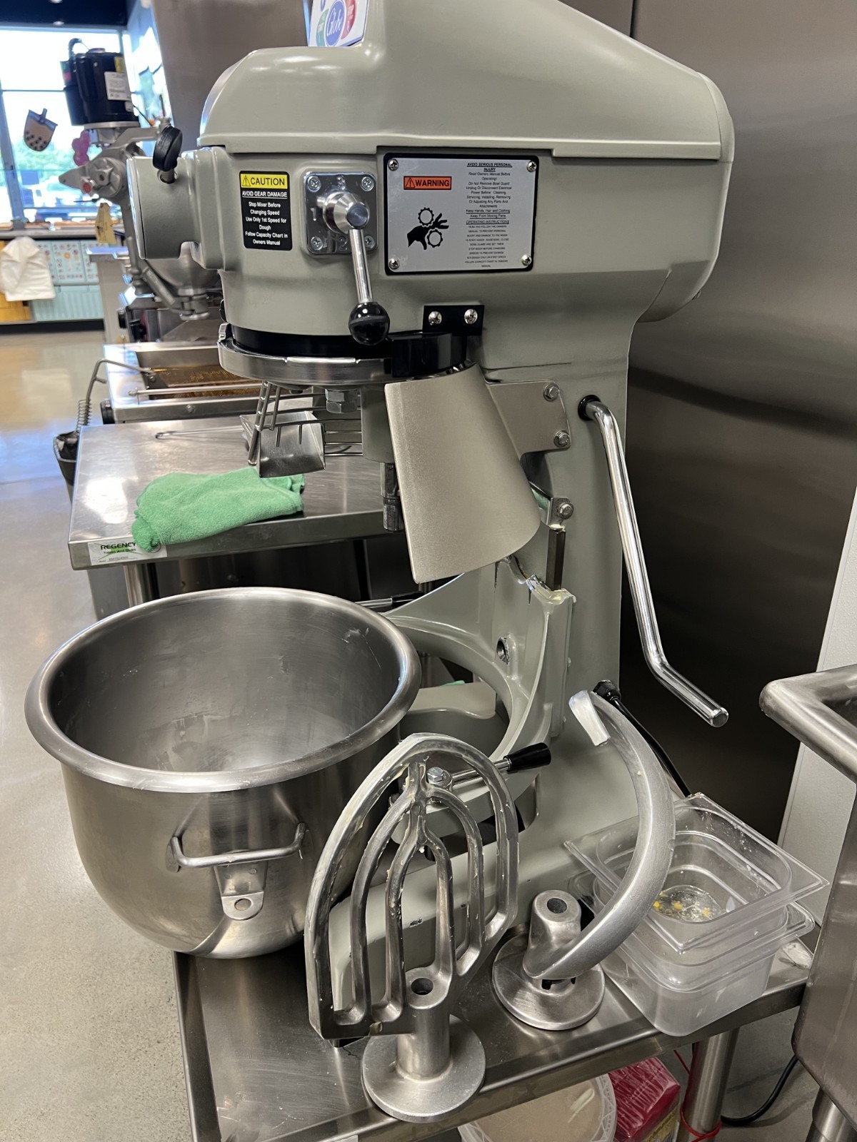 Globe SP 20 Commercial Dough Mixer 20 Qt W/bowl & Guard & Accessories 120v