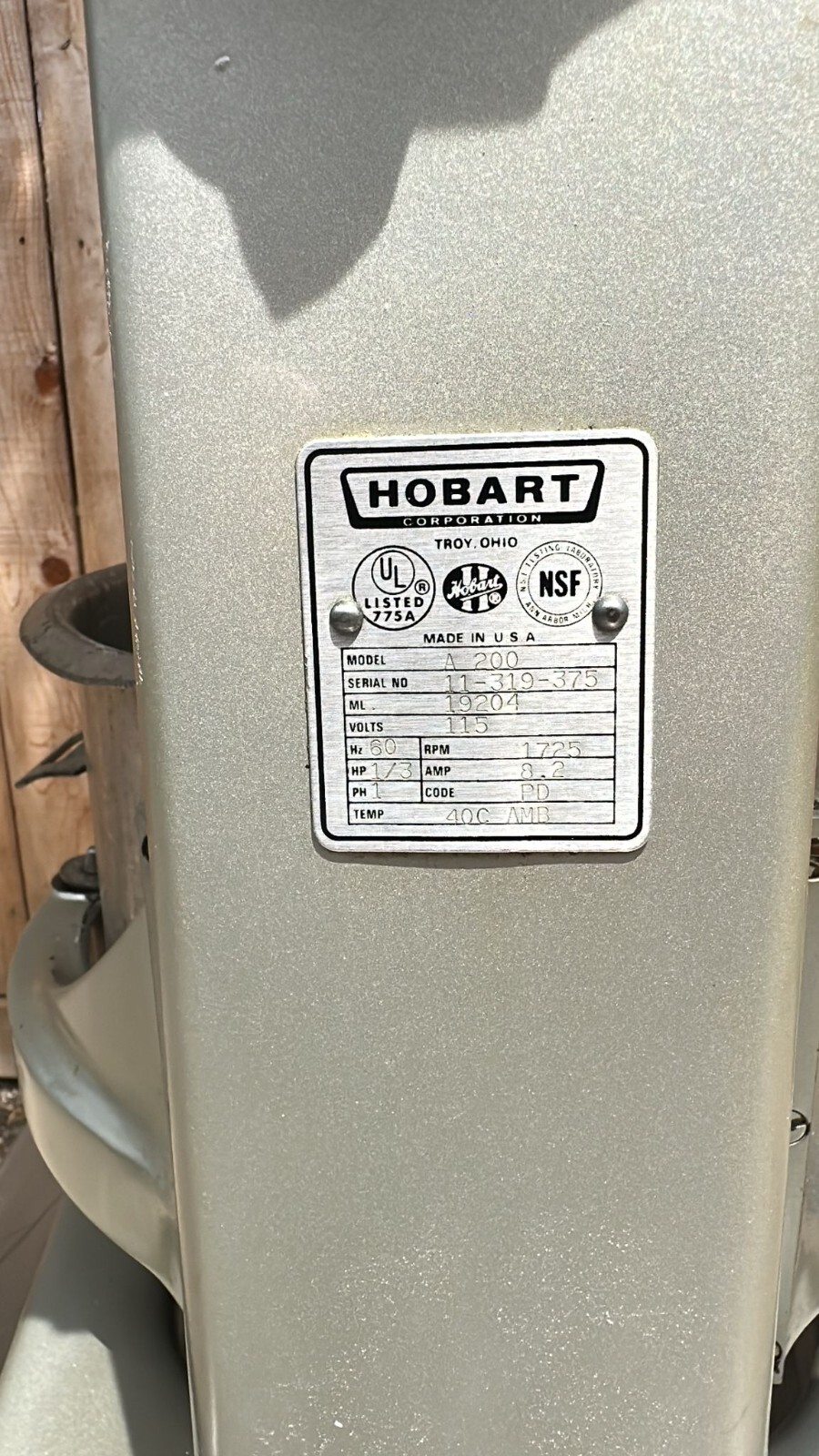 20 Quart Mixer Hobart A-200, Paddle, Whisk, bowl and mixer stand.