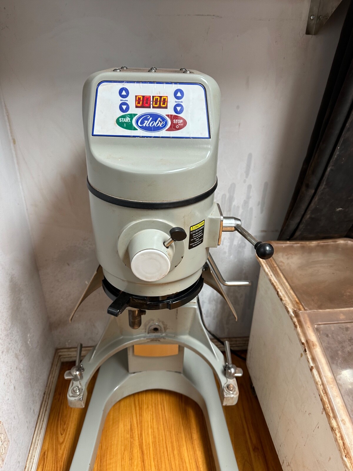 Globe SP30 Mixer Planetary Gear Driven 30 Quart, 115V, 1Ph