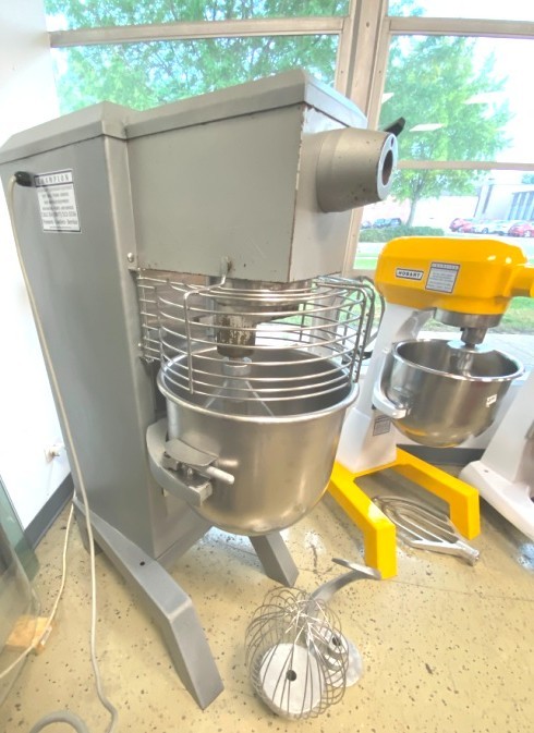 Mixers/ 30 Qts. UNIVEX Model SRM30 / 30 qt/ 4 Attachments / 4 Speed 115V
