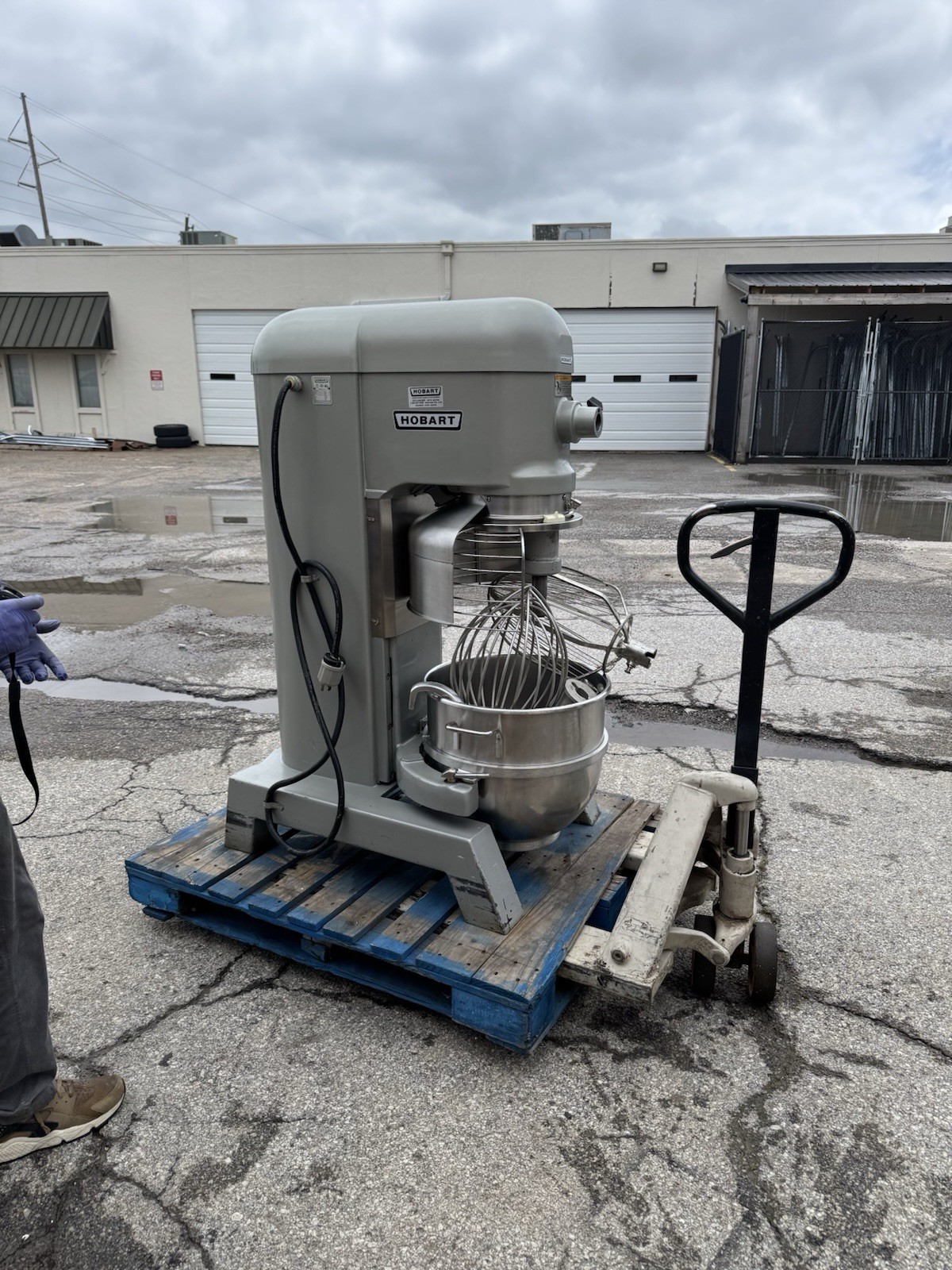 Hobart H600T, 60qt Mixer w/ Attachments & Stainless Steel Bowl 3PH