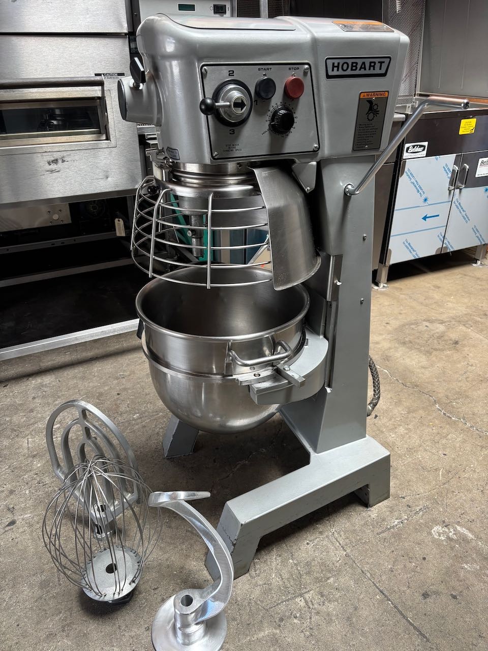 30 Quart Mixer Hobart D300T Classic Safety Bowl Guard Cage Timer & 3 Attachments