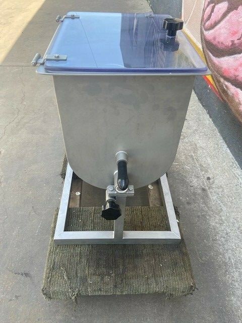 HEAVY-DUTY MEAT MIXER WITH 1 HP MOTOR AND 30-KG / 66-LB CAPACITY COMMERCIAL