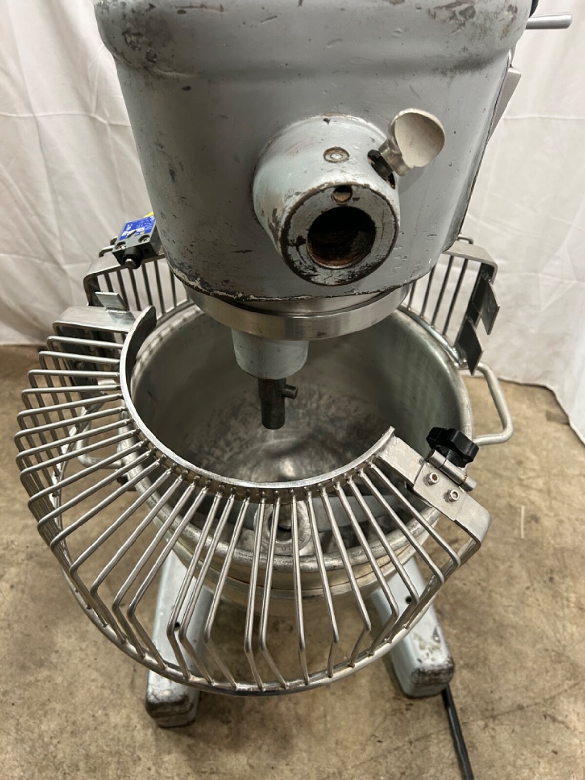 Hobart D-300 Commercial Mixer With 30Qt Bowl & Paddle T0964