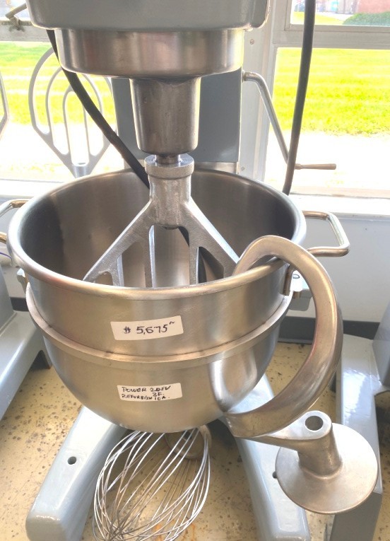 Mixers/ 30 Qt Hobart D-300 T /Planetary Mixer Floor Model /220V-3F-10A / 1/2 HP