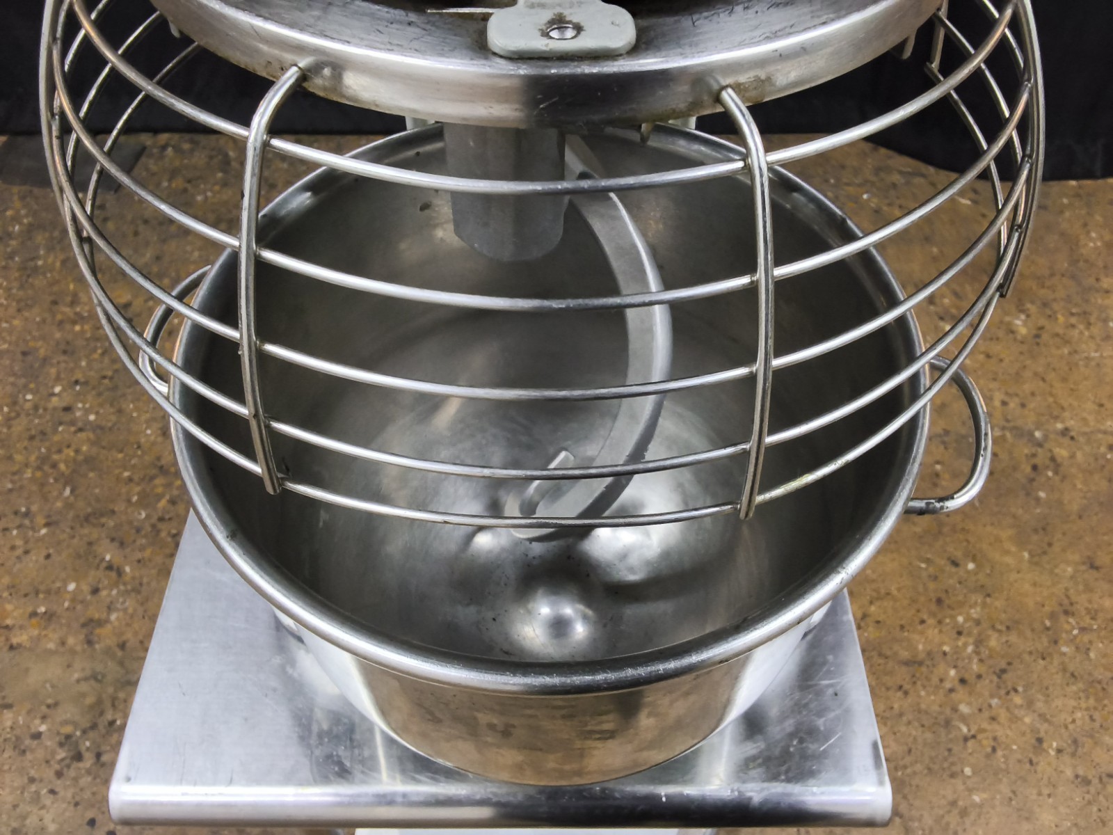 Hobart Legacy HL200 commercial Countertop 20 Quart Dough Mixer with bowl & hook