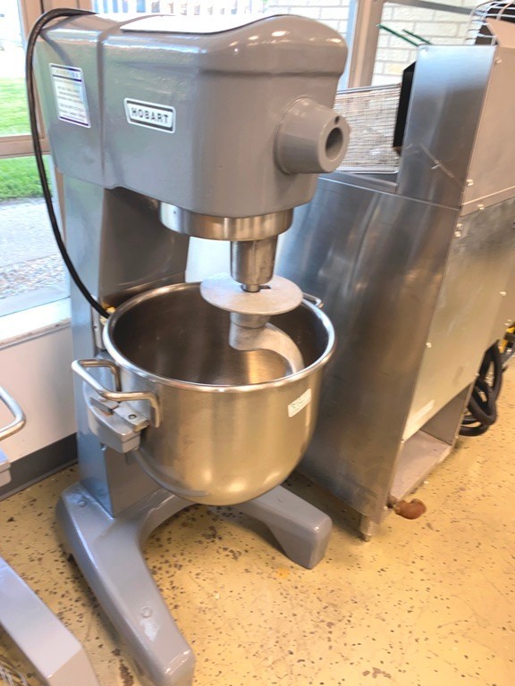 Mixers/ 30 Qt Hobart D-300 T /Planetary Mixer Floor Model /208-220V-3F-2.A