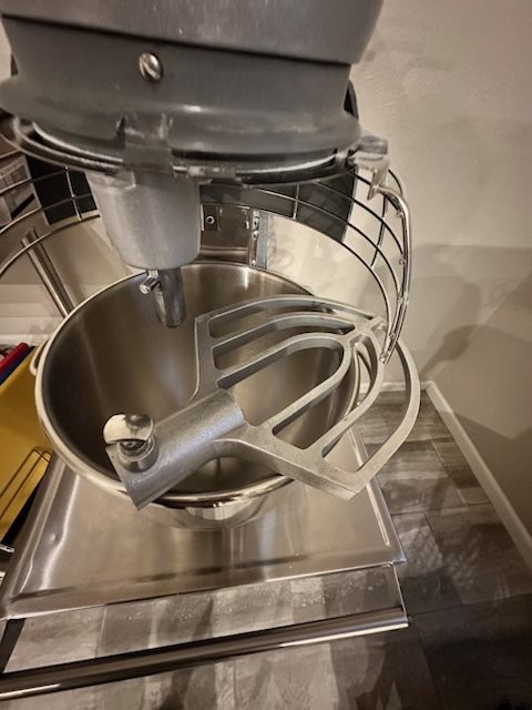 Hobart HL200C-1STD Legacy+ 20 qt – Bench Model, 1/2 hp, 100-120v with Stand