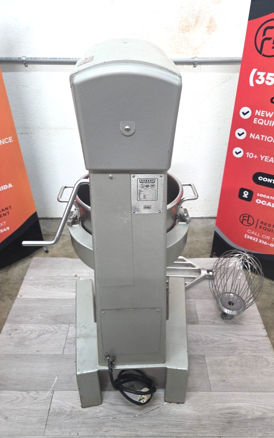 HOBART D300T 30QT MIXER W/ HOOK, WHIP, PADDLE,TIMER, BOWL – 1 Phase – WATCH VID!