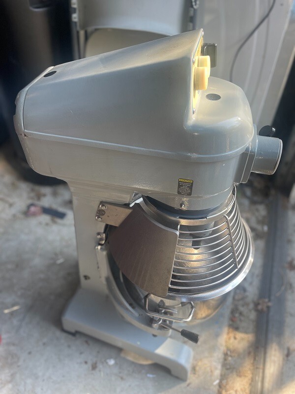 Globe SP20 Mixer w/ 20 quart bowl and 1 Attachment, 110 V – Serial No. 7221940
