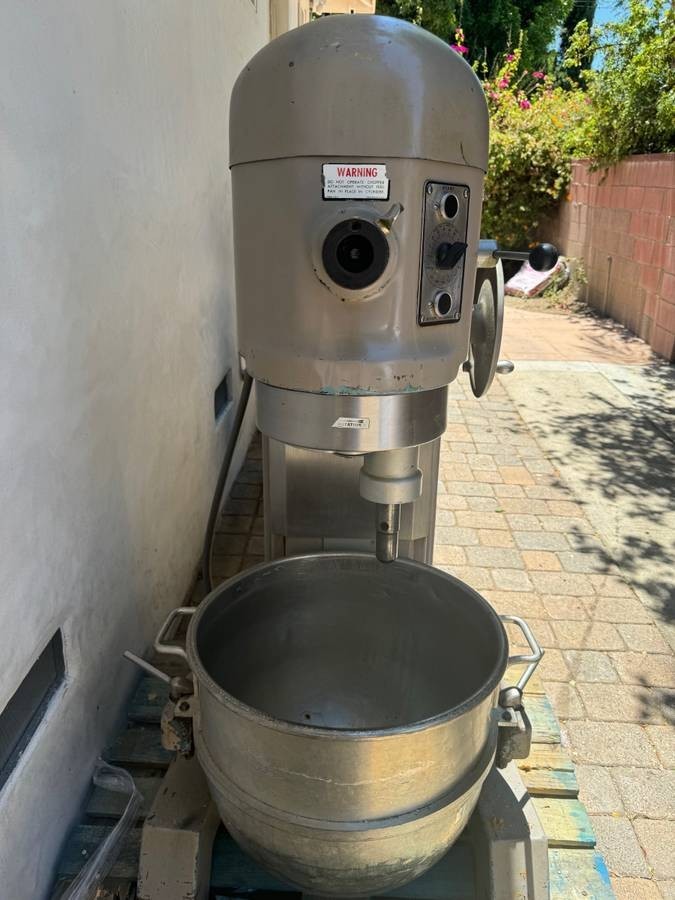 Hobart 60Qt H600T Mixer W/ Bowl Paddle & Whip WORKING CONDITION