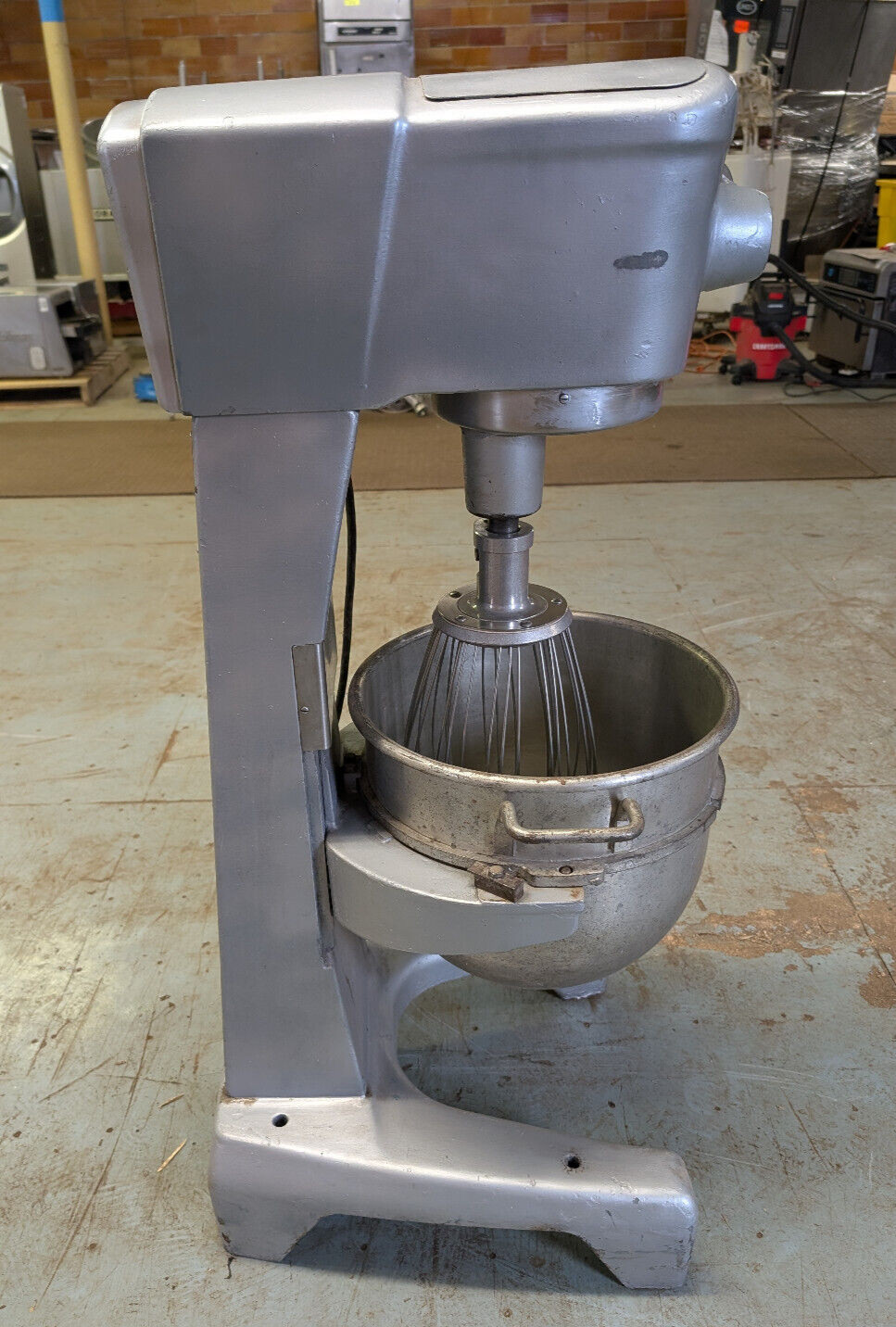 HOBART D300 Mixer w/ Bowl, Paddle & Whisk, Single Phase, 30 Qt, 3 Speeds