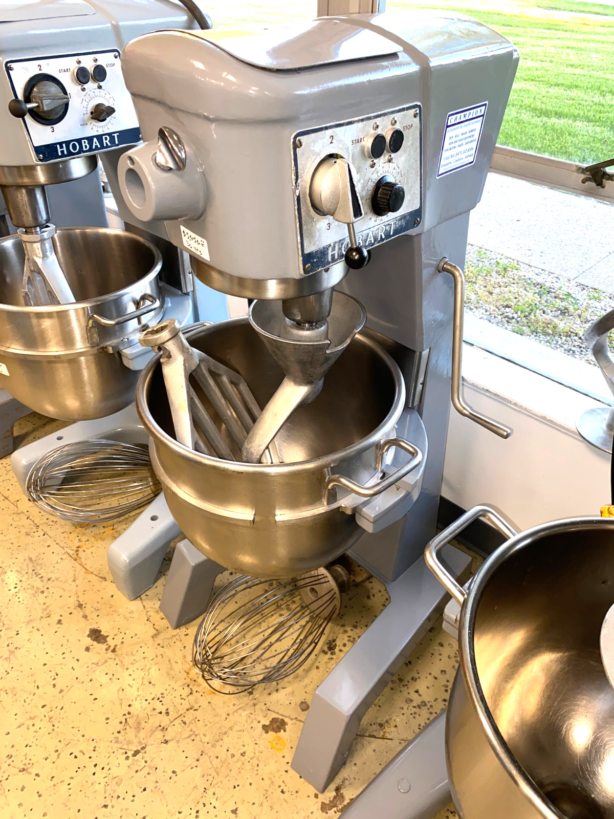 Mixers/ 30 Qt Hobart D-300 T /Planetary Mixer Floor Model /208-220V-3F-2.A