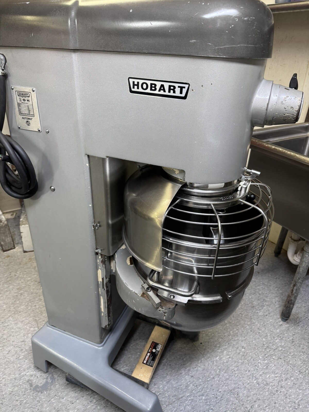 Hobart D340 40 Qt Mixer With 40 Qt SS Bowl & Heavy Duty SS Hook 1.5 HP 3 PH 208V