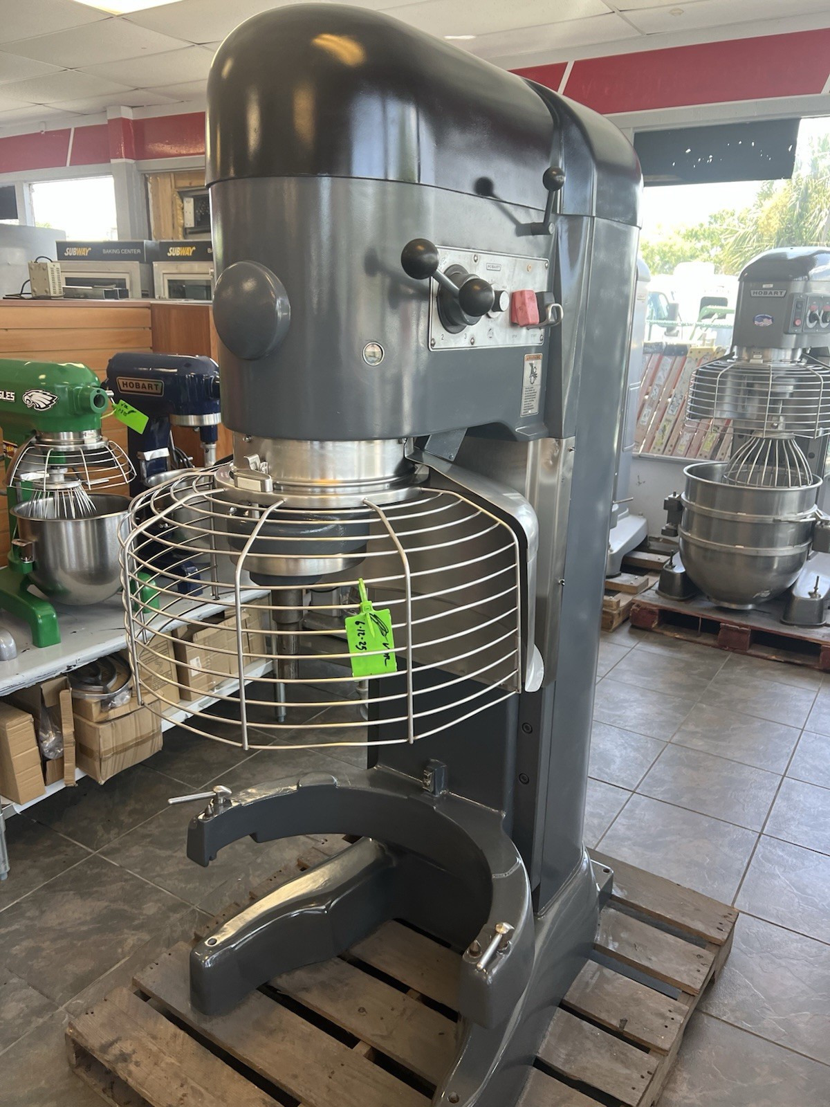 Hobart (V-1401) 140 Quart 4 Speed Bakery Dough Food Mixer With S/S Bowl & Hook