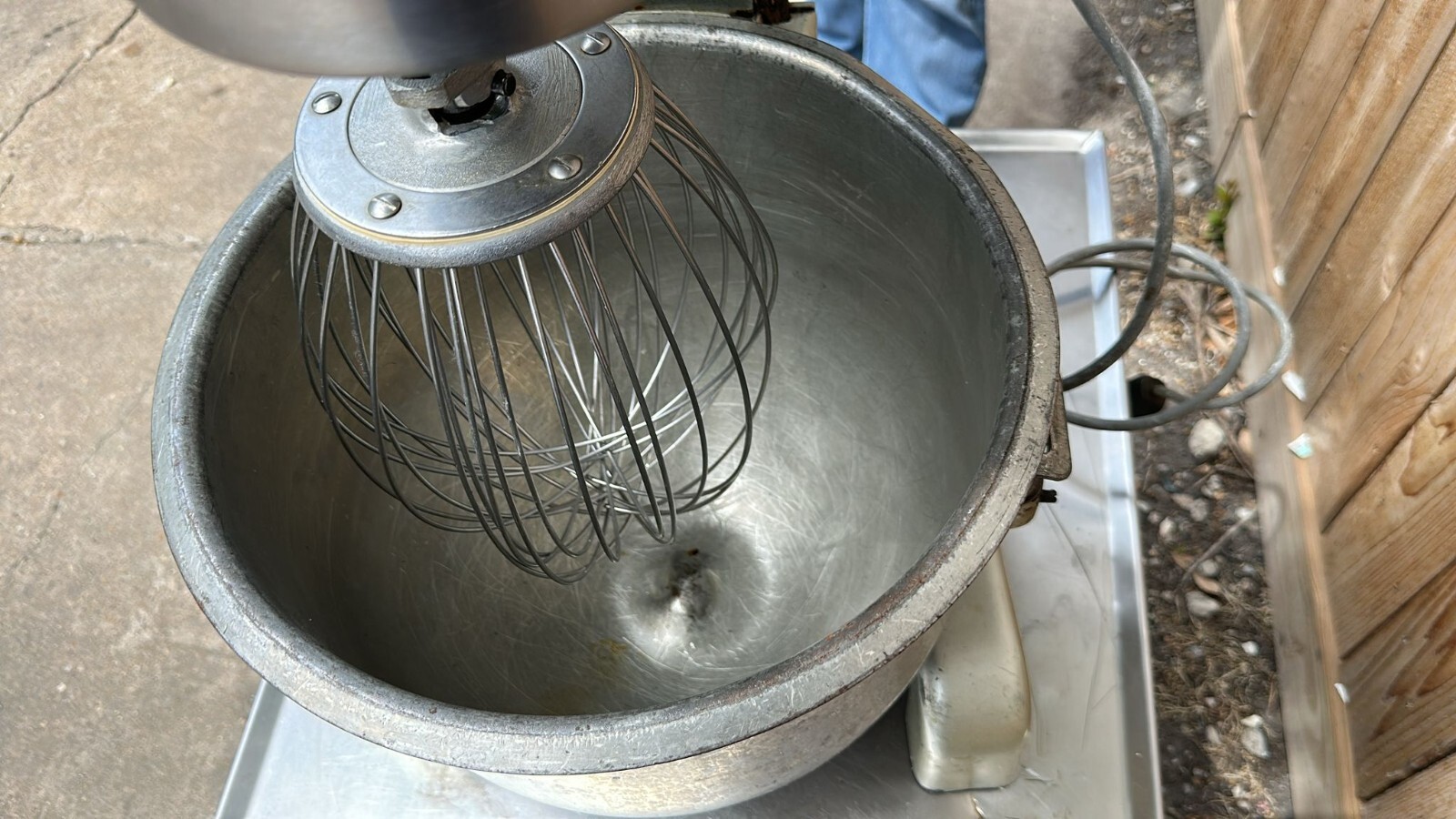 20 Quart Mixer Hobart A-200, Paddle, Whisk, bowl and mixer stand.