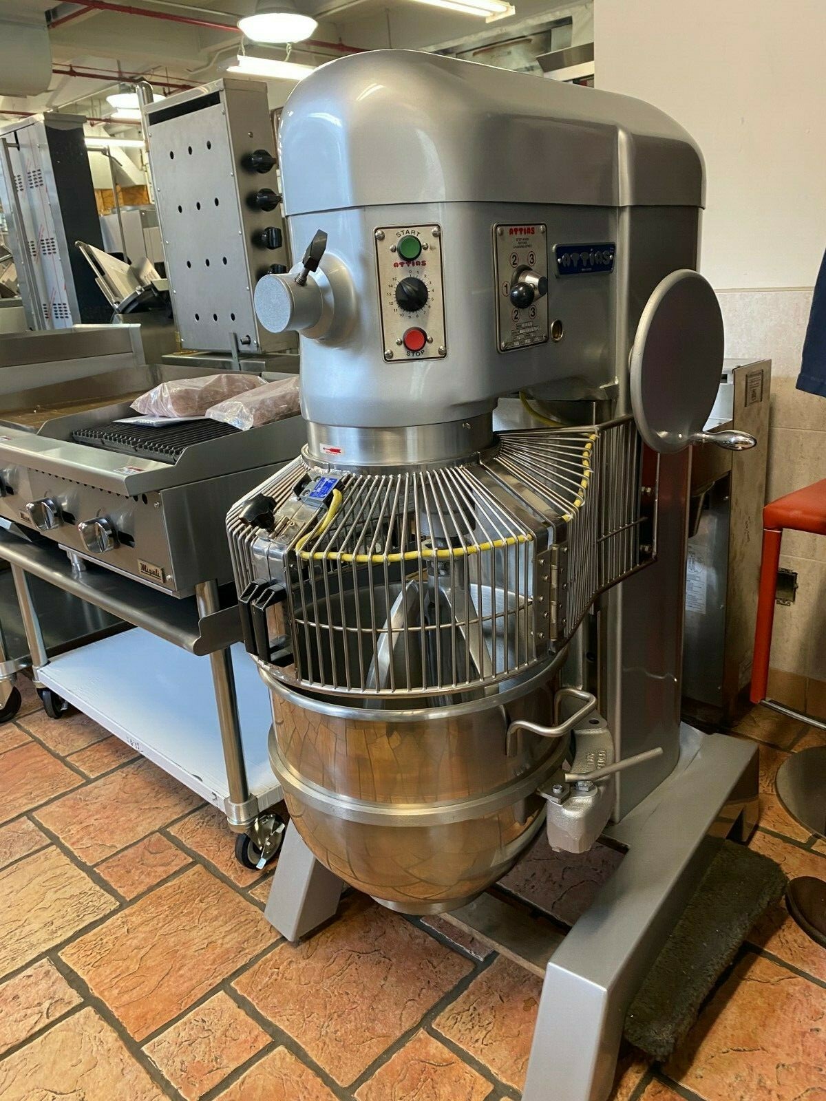 60 Quart Attias Dough Mixer with quard