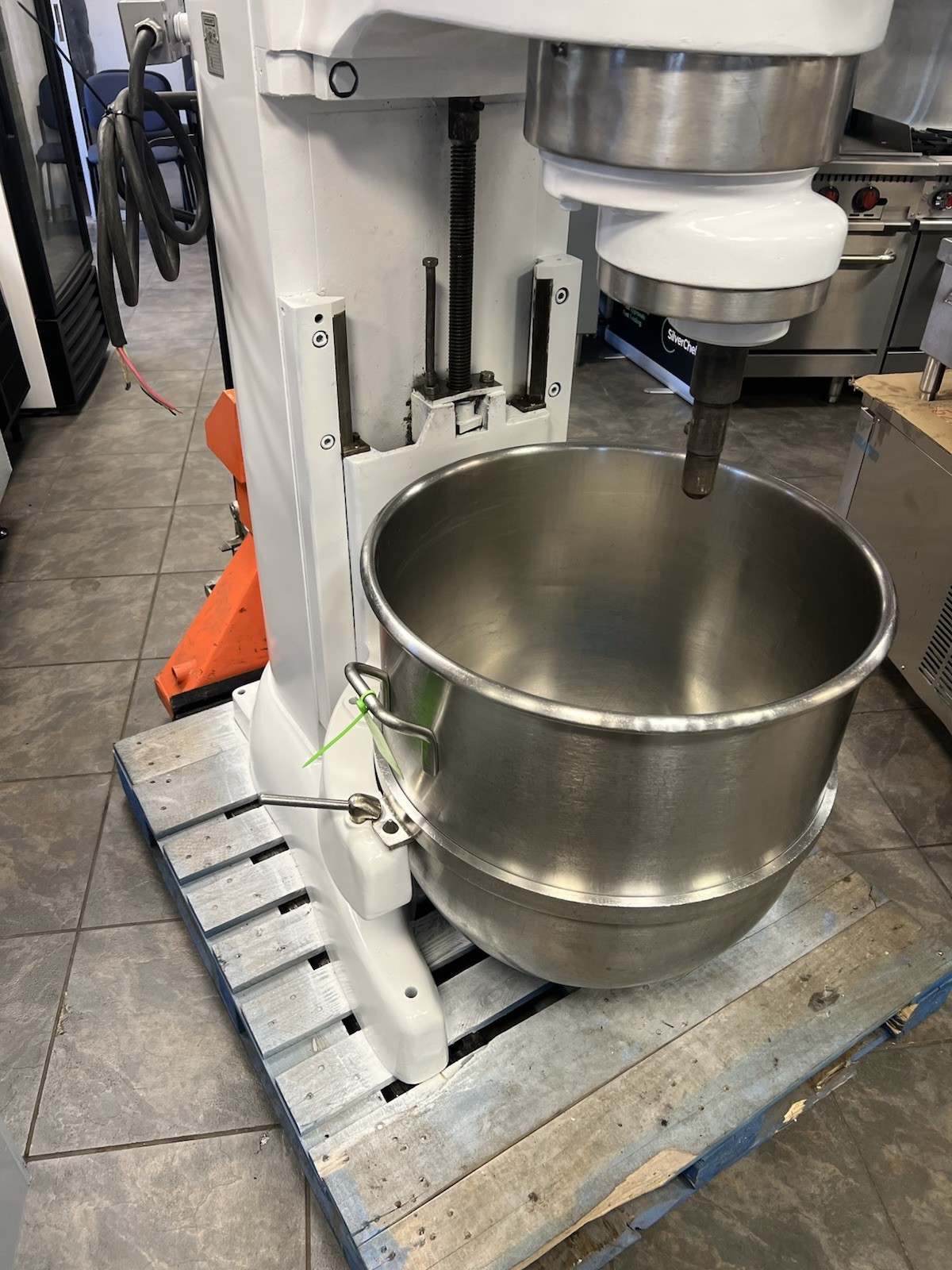 Hobart (V-1401) 140 Quart 4 Speed Bakery Dough Food Mixer With S/S Bowl & Hook
