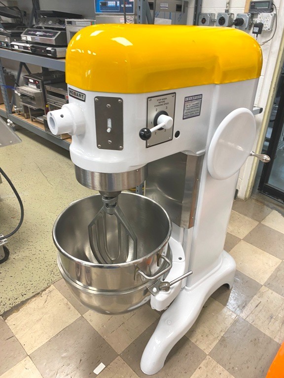 Mixer/ Hobart H-600 60 Qt Mixer w/ Attachments/ 208/220V-1PH, 10.5 A
