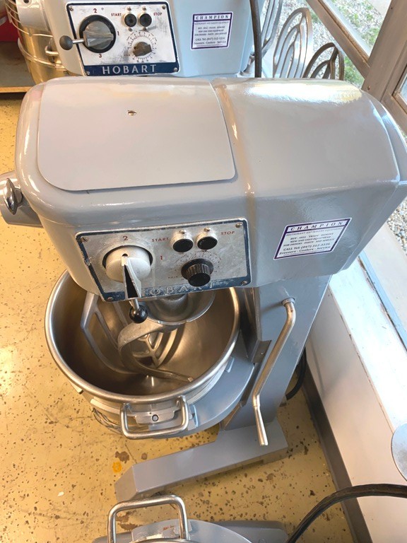 Mixers/ 30 Qt Hobart D-300 T /Planetary Mixer Floor Model /208-220V-3F-2.A