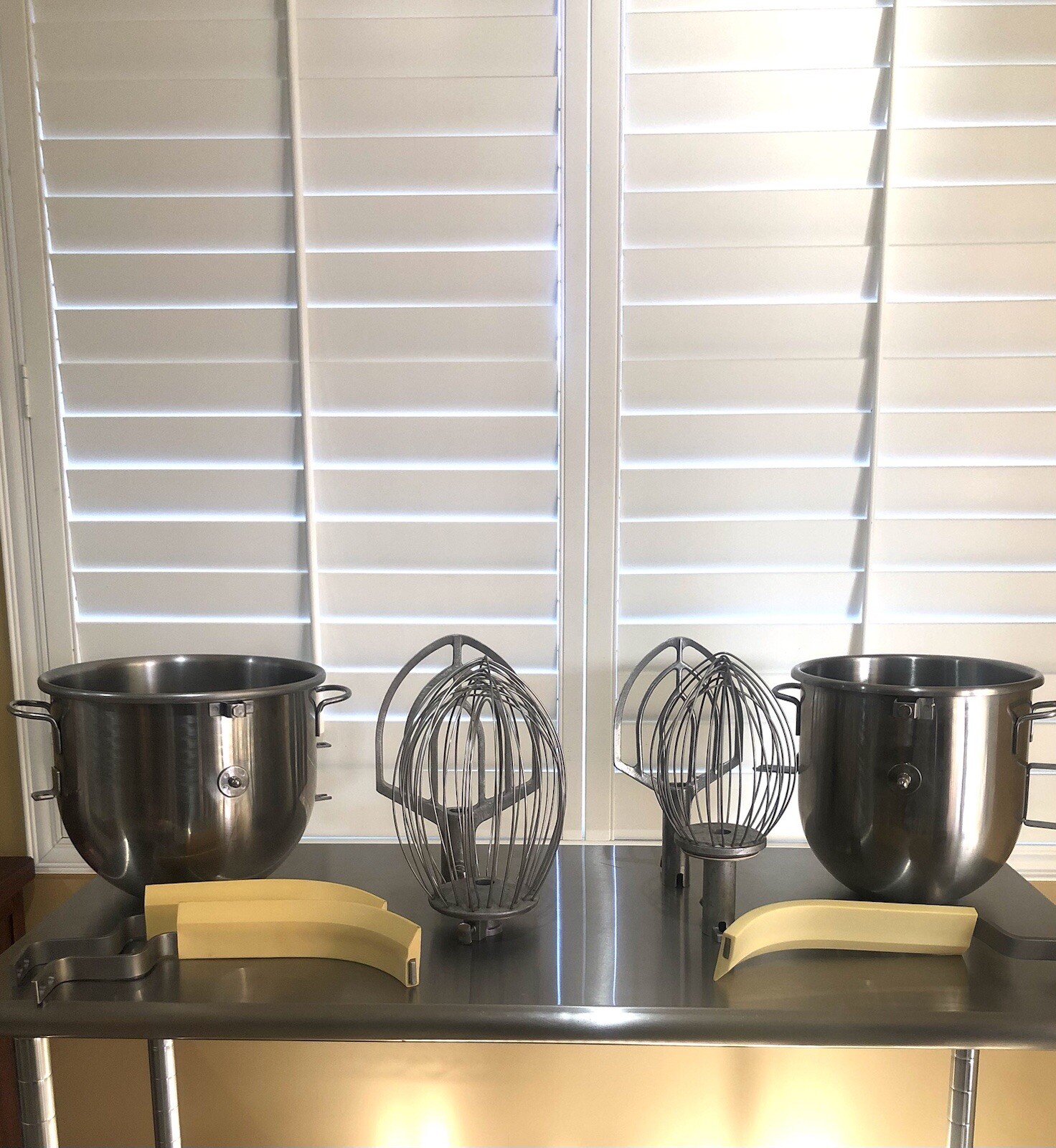 HOBART HL 200 Plus 20Qt And 12 Qt Bowls And All Accessories