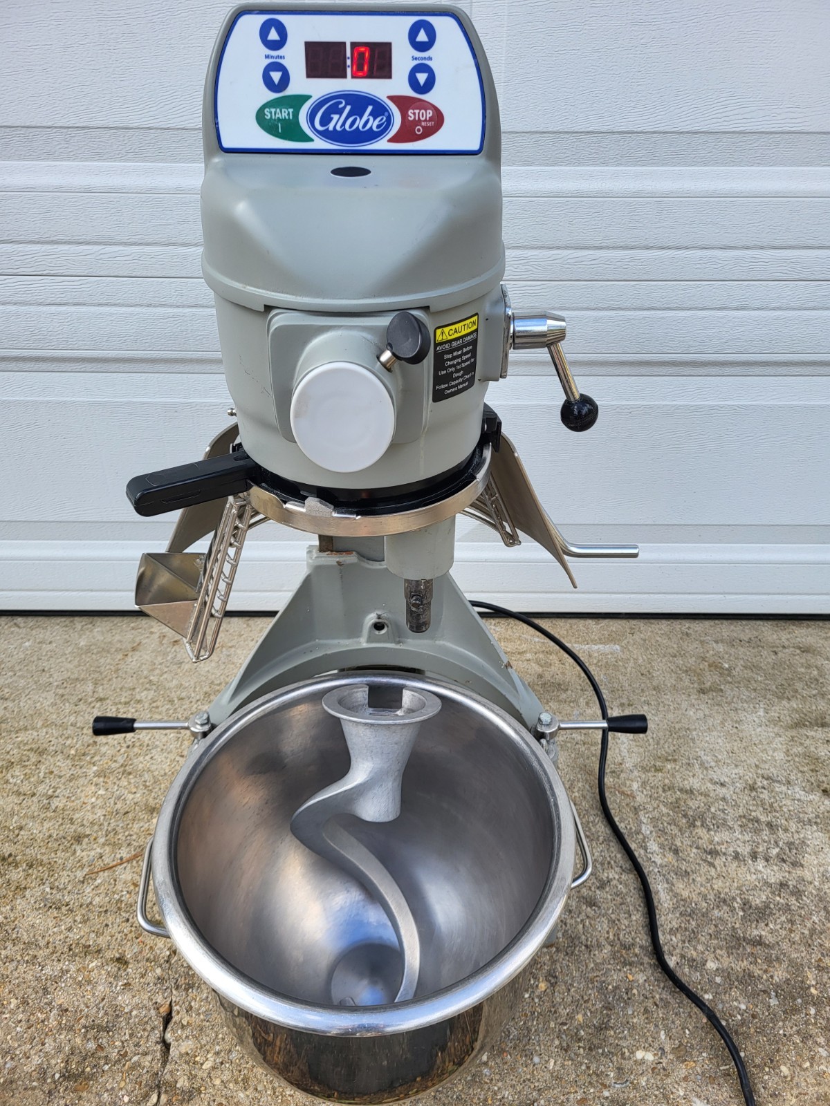 Globe SP 20 Commercial Dough Mixer 20 Quart with Stainless Steel Bowl and Paddle