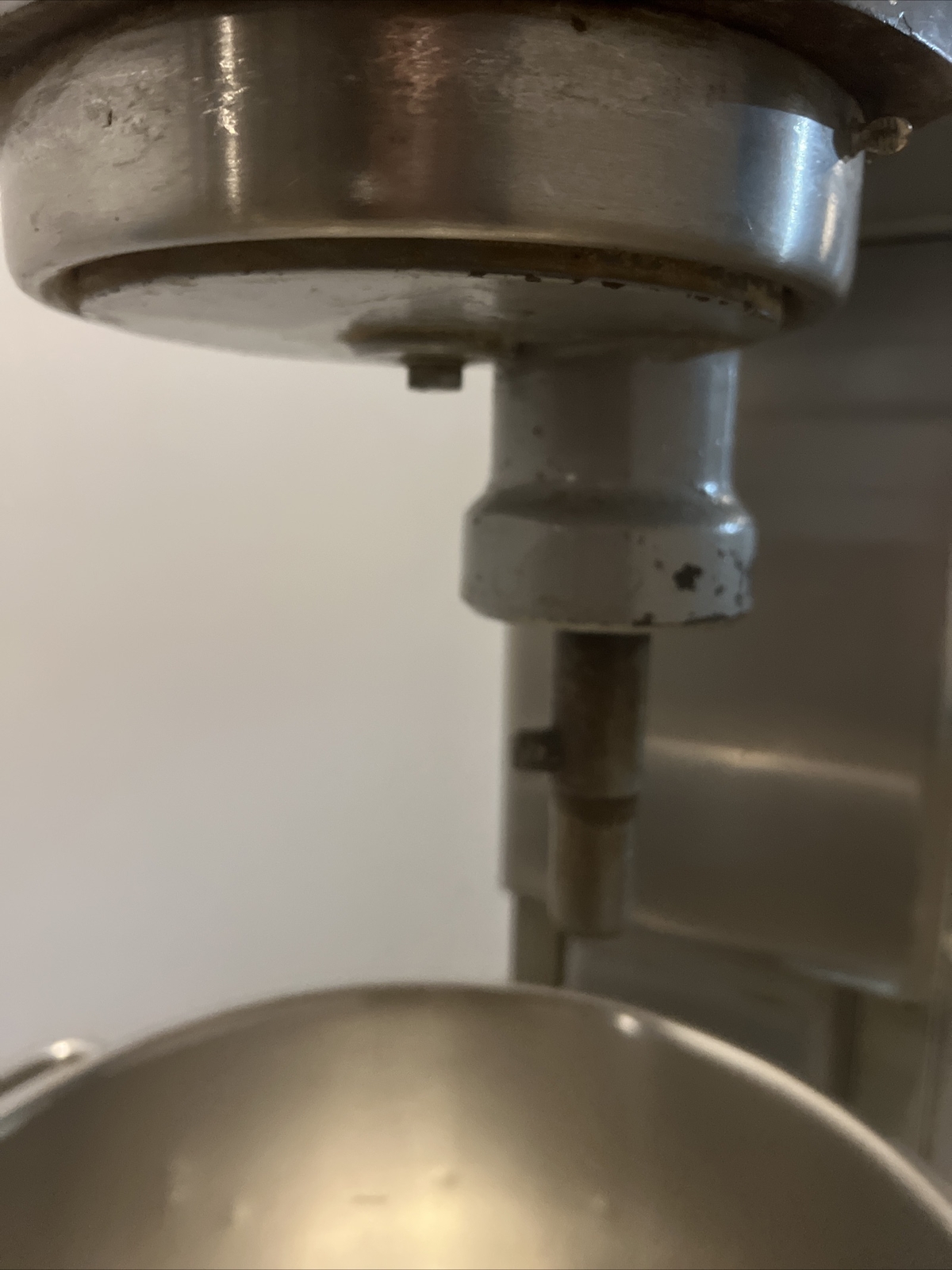 Hobart D330- 30-quart Mixer w/ Bowl Whisk, 2 Hooks & Paddle – 208v 3 Phase-Used