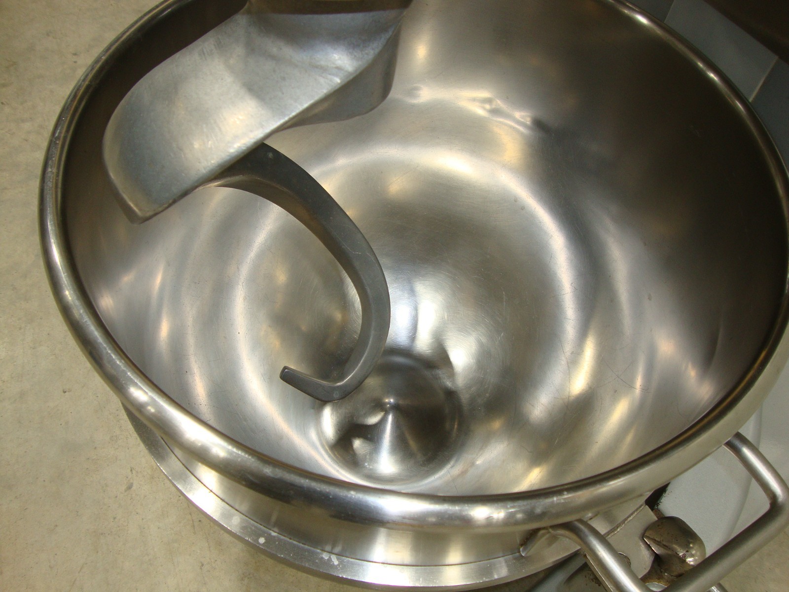 Hobart H-600T Commercial Mixer 60 Qt (EXTREMELY CLEAN)
