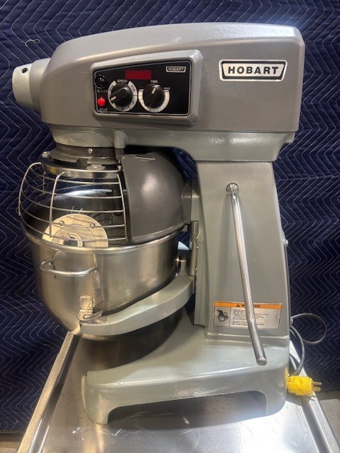 Hobart Legacy 20 Qt Countertop Planetary Mixer w/ paddle and whip HL200-1