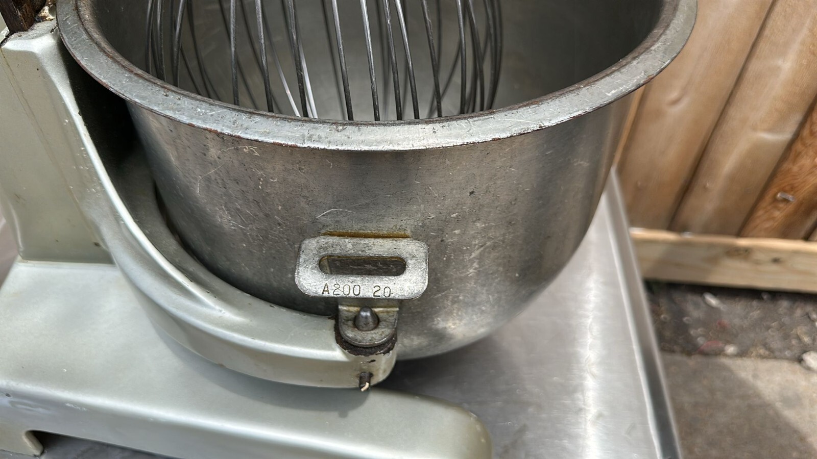 20 Quart Mixer Hobart A-200, Paddle, Whisk, bowl and mixer stand.