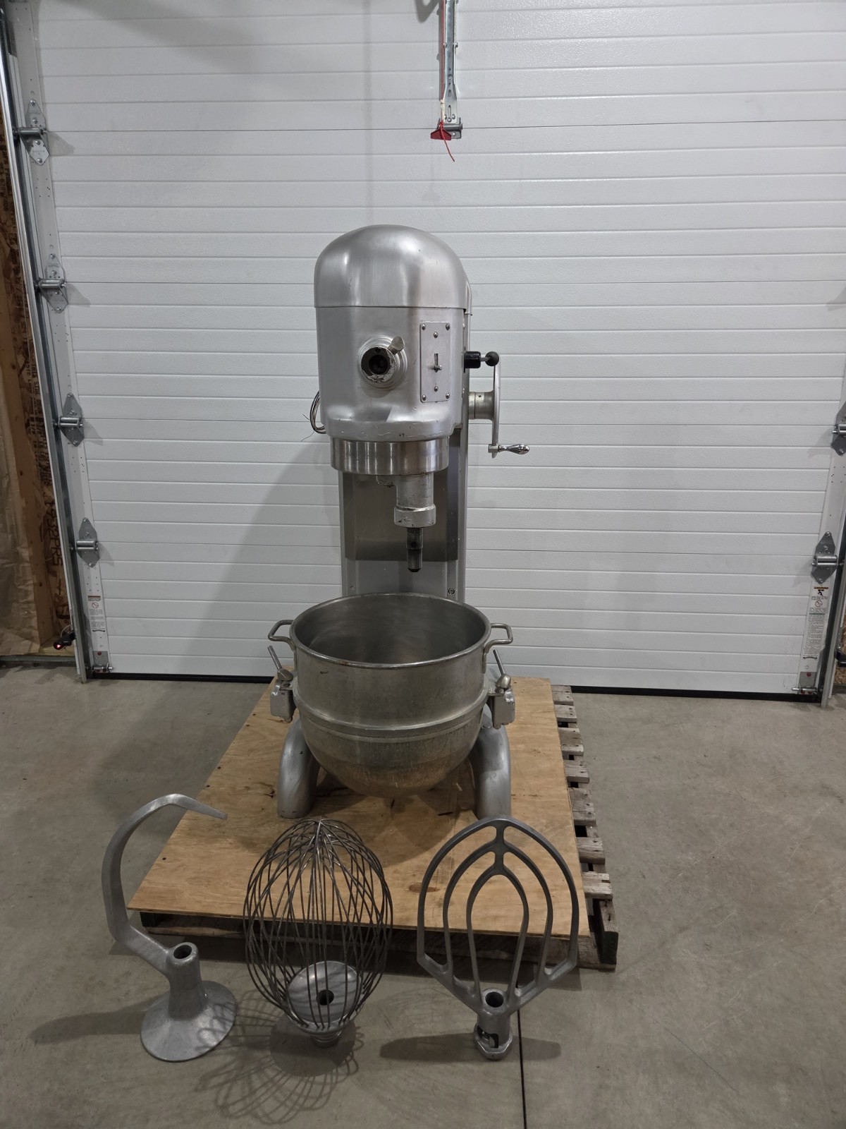 Hobart H-600 Mixer 60qt Bowl, Dough Hook, Paddle and Whisk 1PH 230V 10.5 amp 1HP