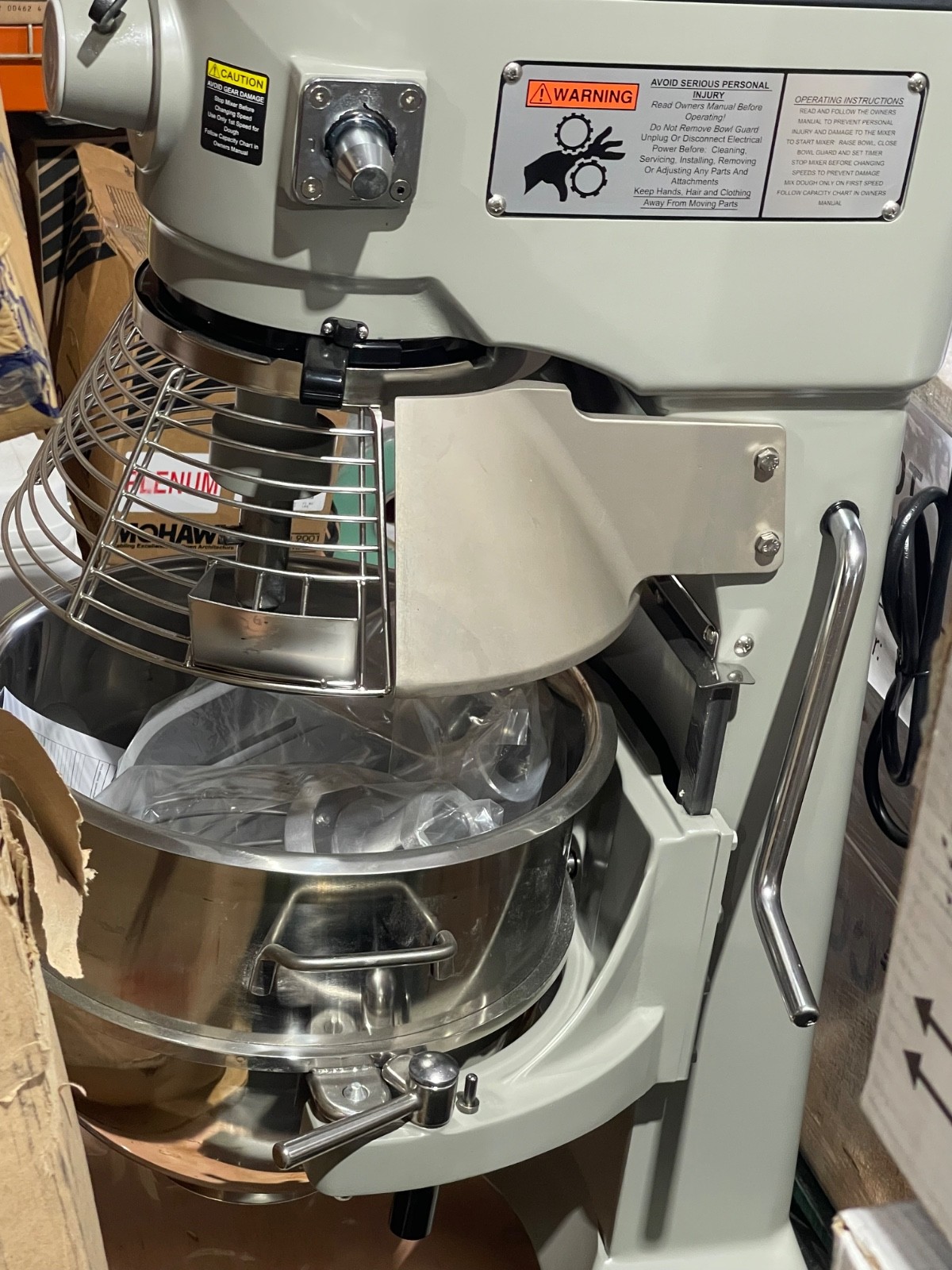 Globe SP30 30 Quart Planetary Floor Mixer w/ Guard & Accessories 120V *DAMAGED*