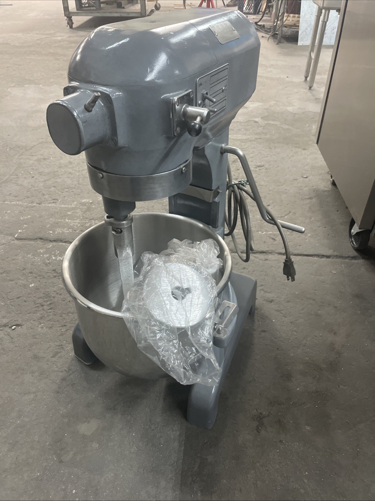 Hobart A-200 20 Qt Dough Mixer Refurbished With Guard Bowl 3 Attachments