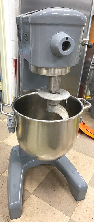 Mixers/ 30 Qt Hobart D-300 w/t 4 Attachments / 1/2 HP Film Attached/115V