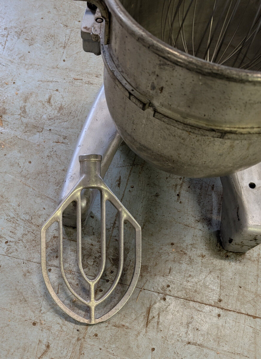 HOBART D300 Mixer w/ Bowl, Paddle & Whisk, Single Phase, 30 Qt, 3 Speeds