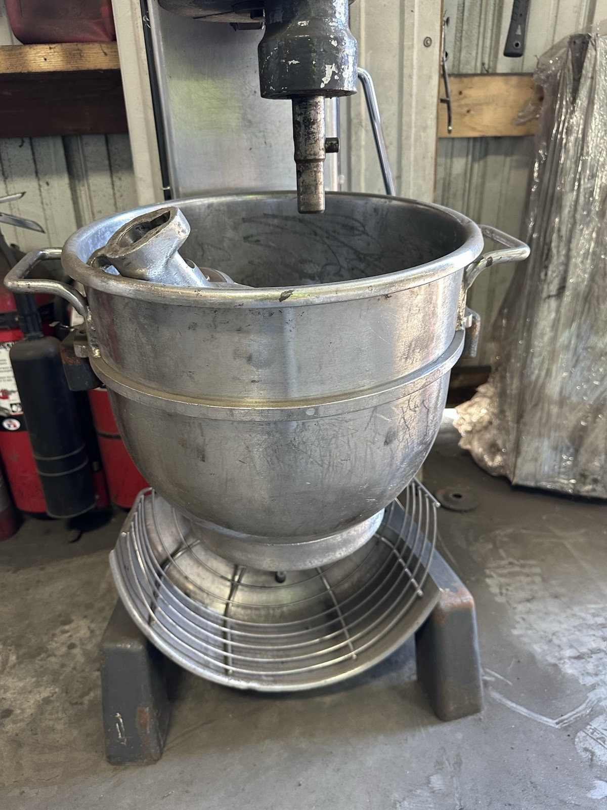 Used Hobart D330- 30 Quart Commercial 1-1/4HP, 208V, 3 Phase Dough Mixer