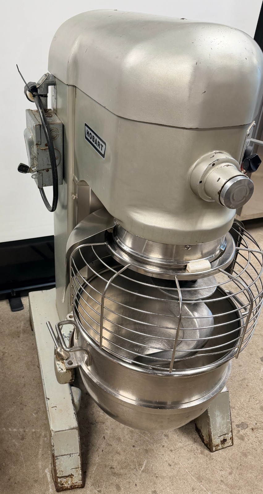 60 Quart Hobart H600 T Mixer Qt 230V 3 Ph 1 1/2 HP Stainless Steel NSF Bowl