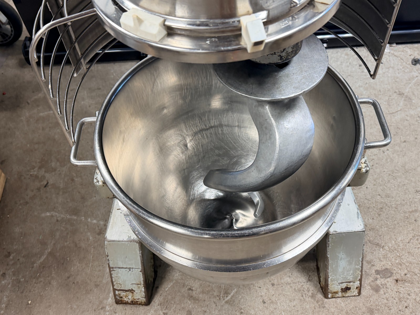 60 Quart Hobart H600 T Mixer Qt 230V 3 Ph 1 1/2 HP Stainless Steel NSF Bowl