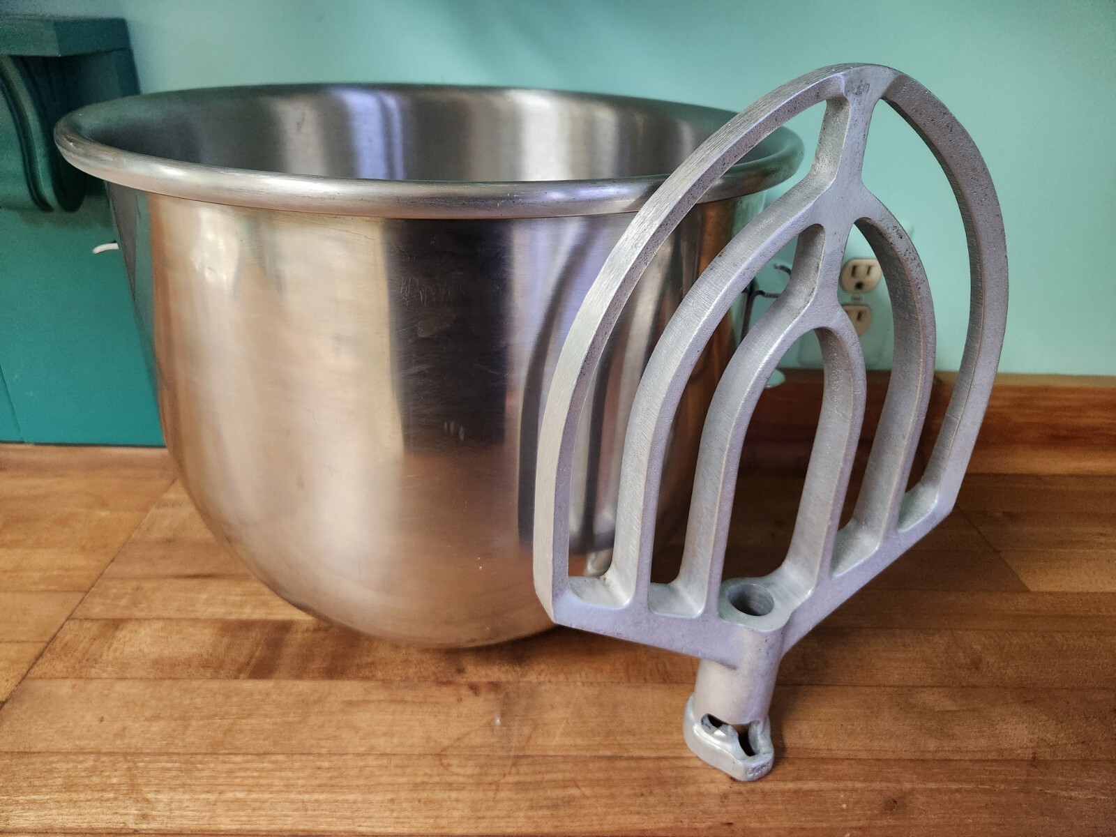 Hobart Classic A-200T, 20 Quart Mixer, Bowl, Beater & Safety Cage – REFURBISHED