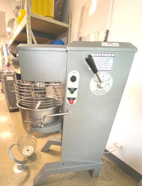Mixers/ 30 Qts. UNIVEX Model SRM30 / 30 qt/ 4 Attachments / 4 Speed 115V