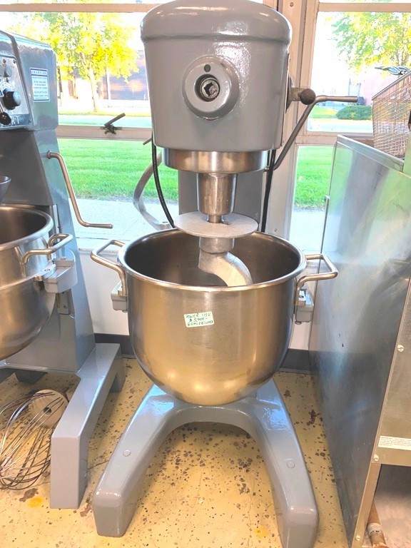 Mixers/ 30 Qt Hobart D-300 T /Planetary Mixer Floor Model /208-220V-3F-2.A