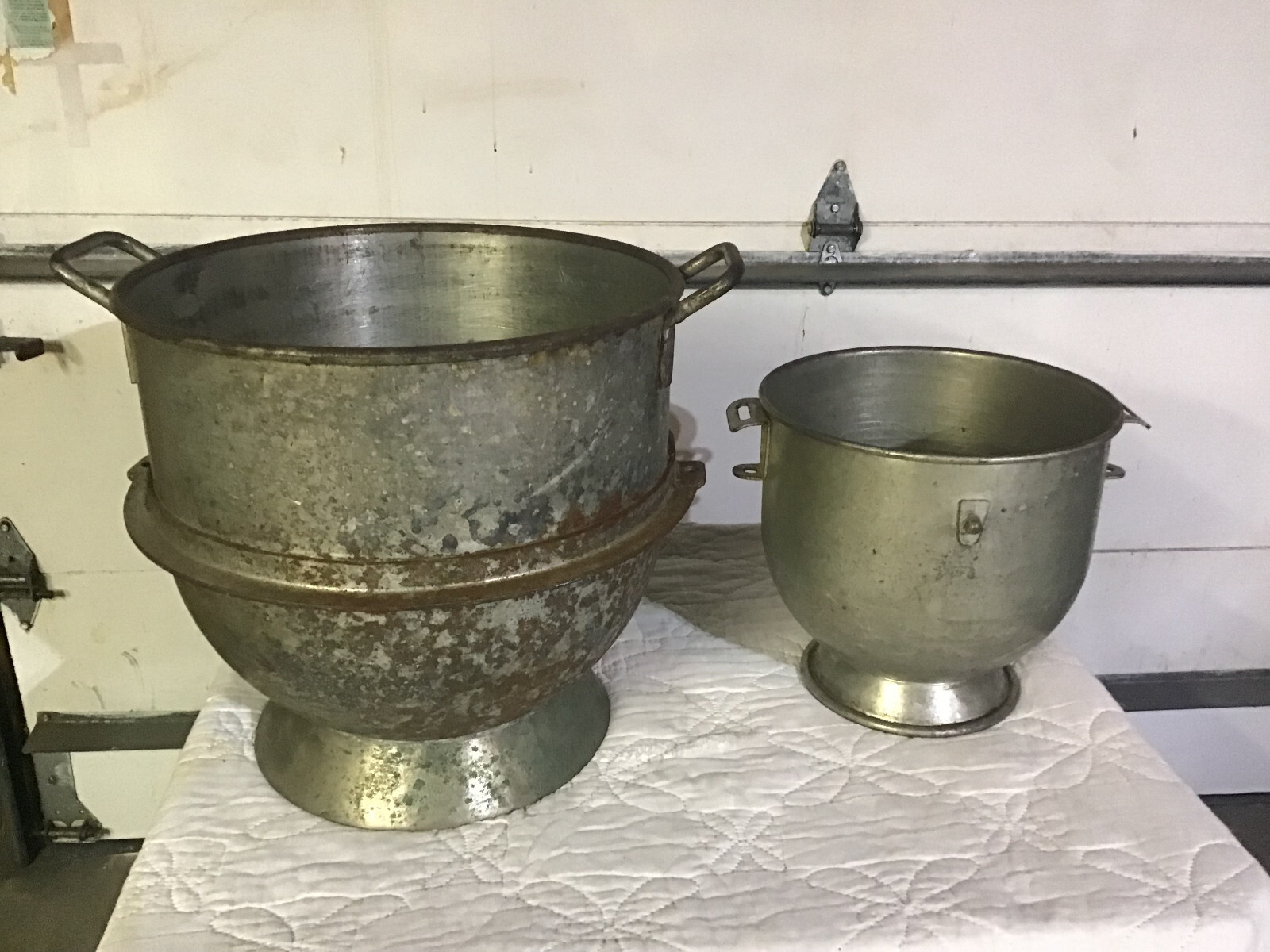 Vintage Hobart Air Whip 501-AW w 20 and 40 at bowls. includes compressor