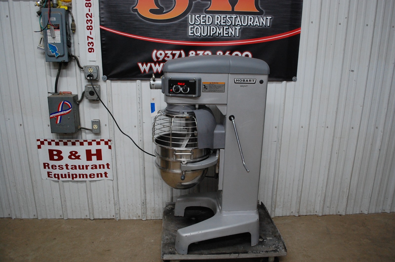 Hobart Legacy HL-300 30 Qt Bakery Dough Mixer w/ Bowl Guard Flat Beater 115 Volt