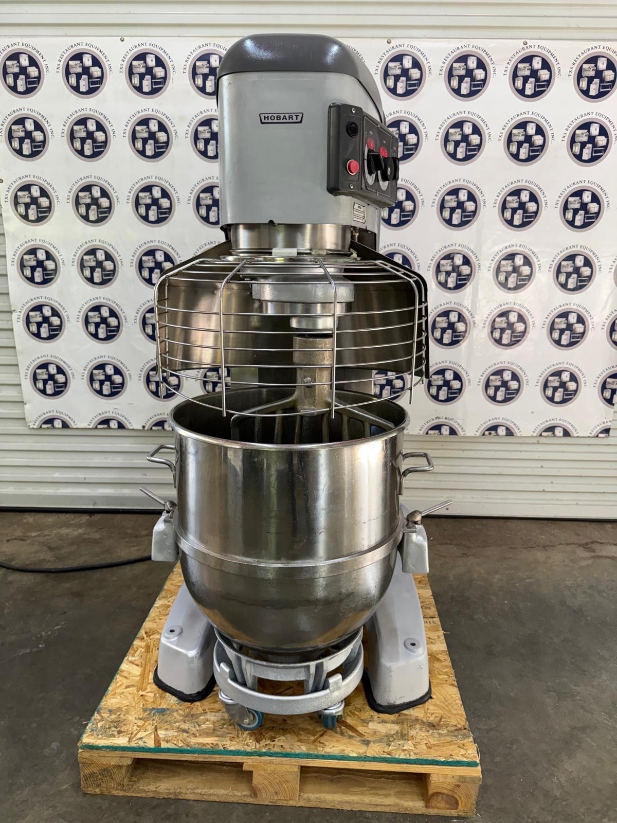Hobart Legacy HL1400-N 140 Qt. Planetary Floor Mixer with Guard – 240V, 3 Phase,