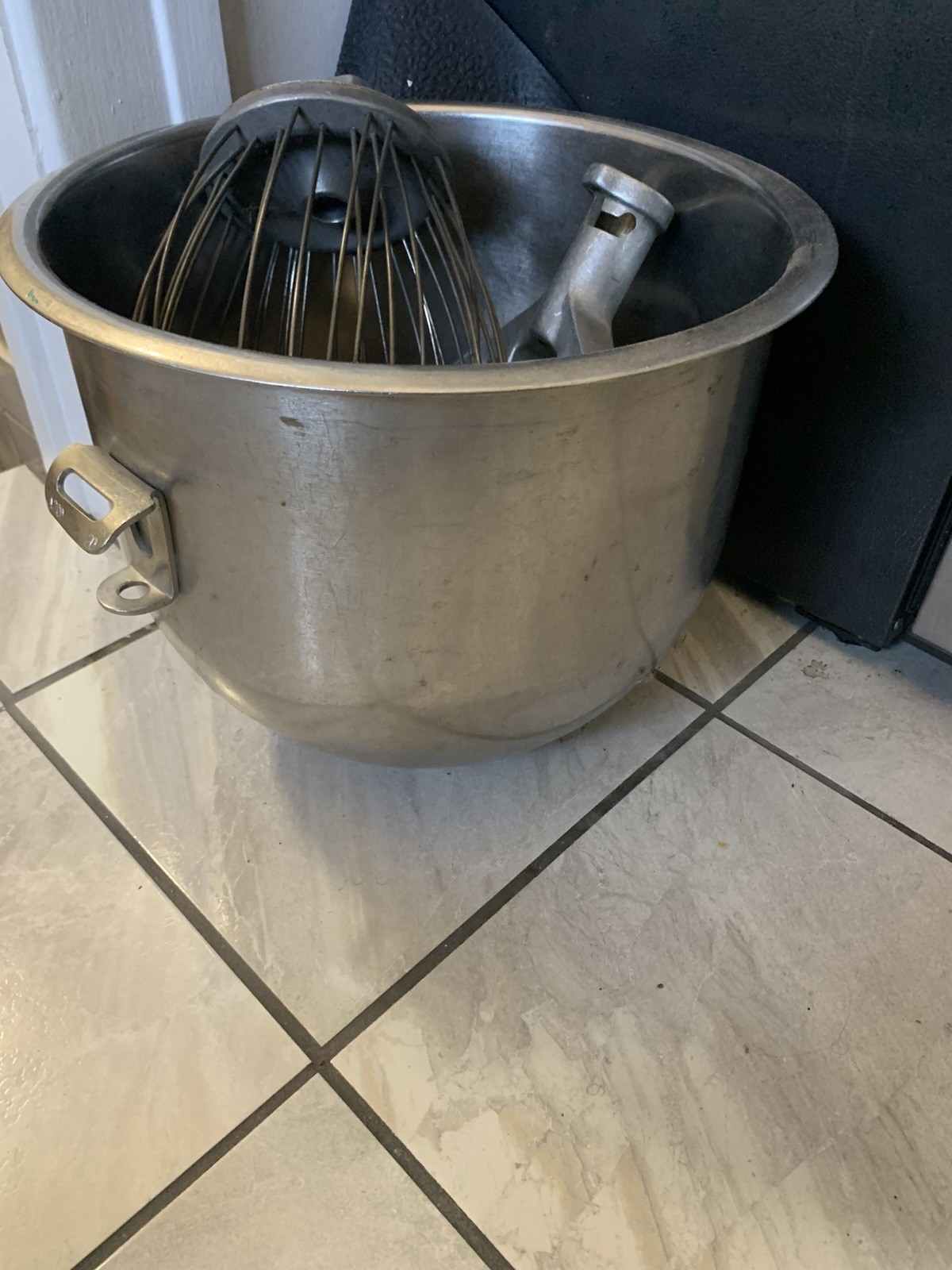 Hobart A200 20 Qt. Countertop Planetary Mixer w/Bowl & Whisk Good Condition.
