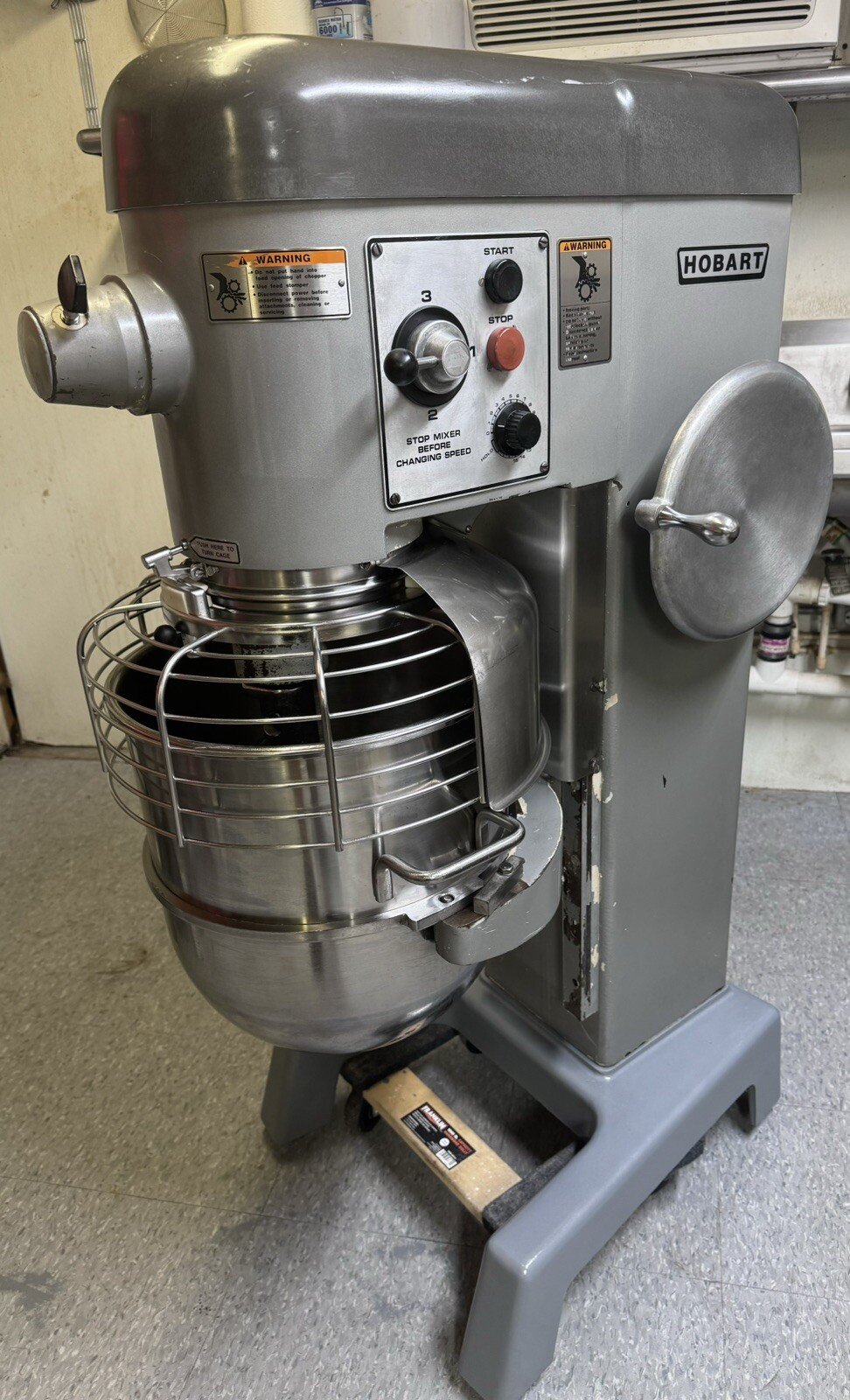 Hobart D340 40 Qt Mixer With 40 Qt SS Bowl & Heavy Duty SS Hook 1.5 HP 3 PH 208V