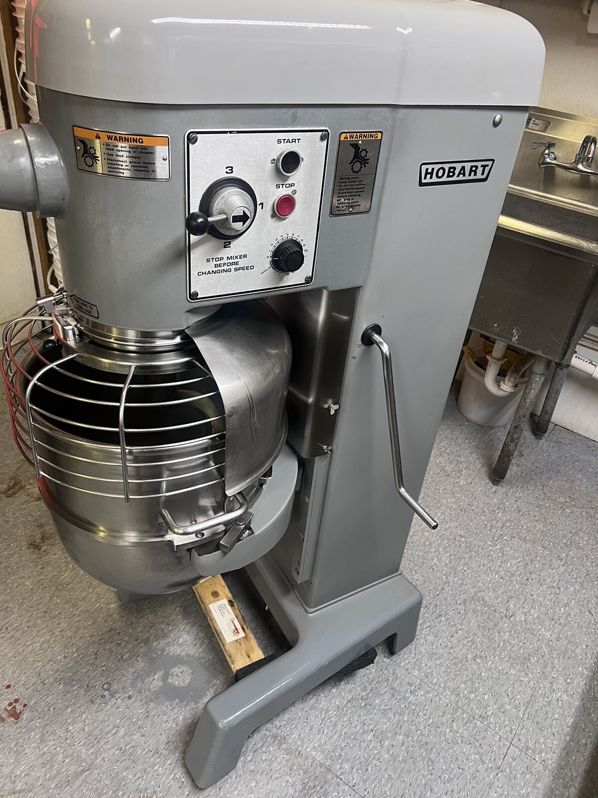 Hobart D340 40 Qt Mixer With 40 Qt SS Bowl & Heavy Duty SS Hook 1.5 HP 3 PH 220v